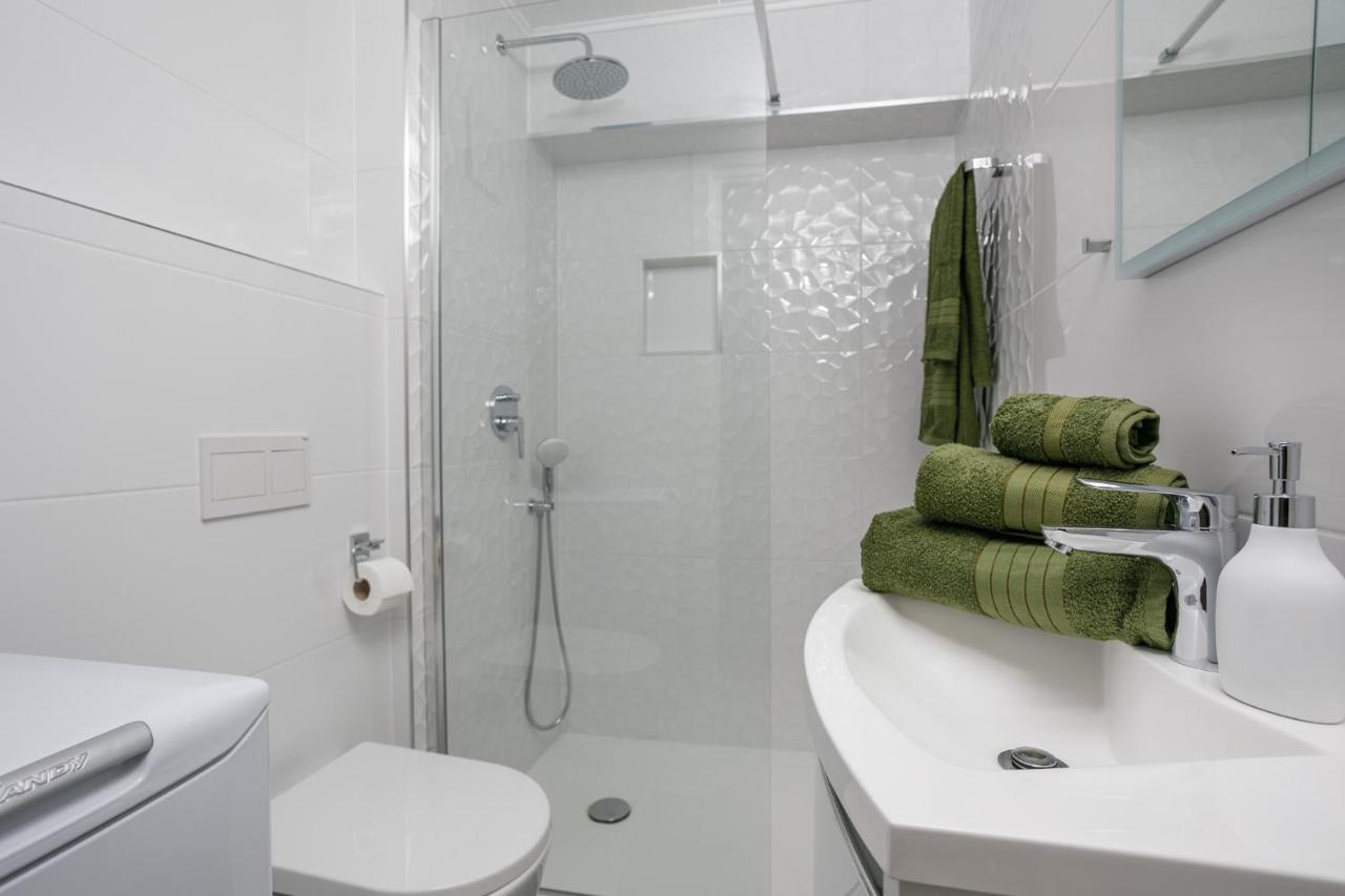 Apartmen Plus U Centru Blizu Plaze Нивице Экстерьер фото