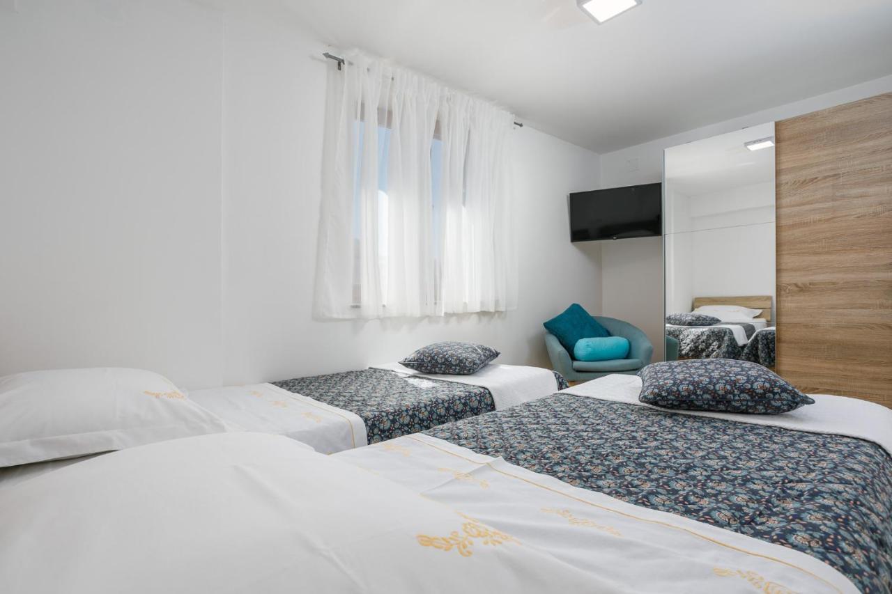 Apartmen Plus U Centru Blizu Plaze Нивице Экстерьер фото